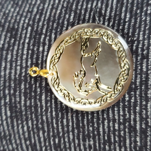 New Carved Horse Natural Abalone Shell Gold Pendant. - Picture 3 of 6